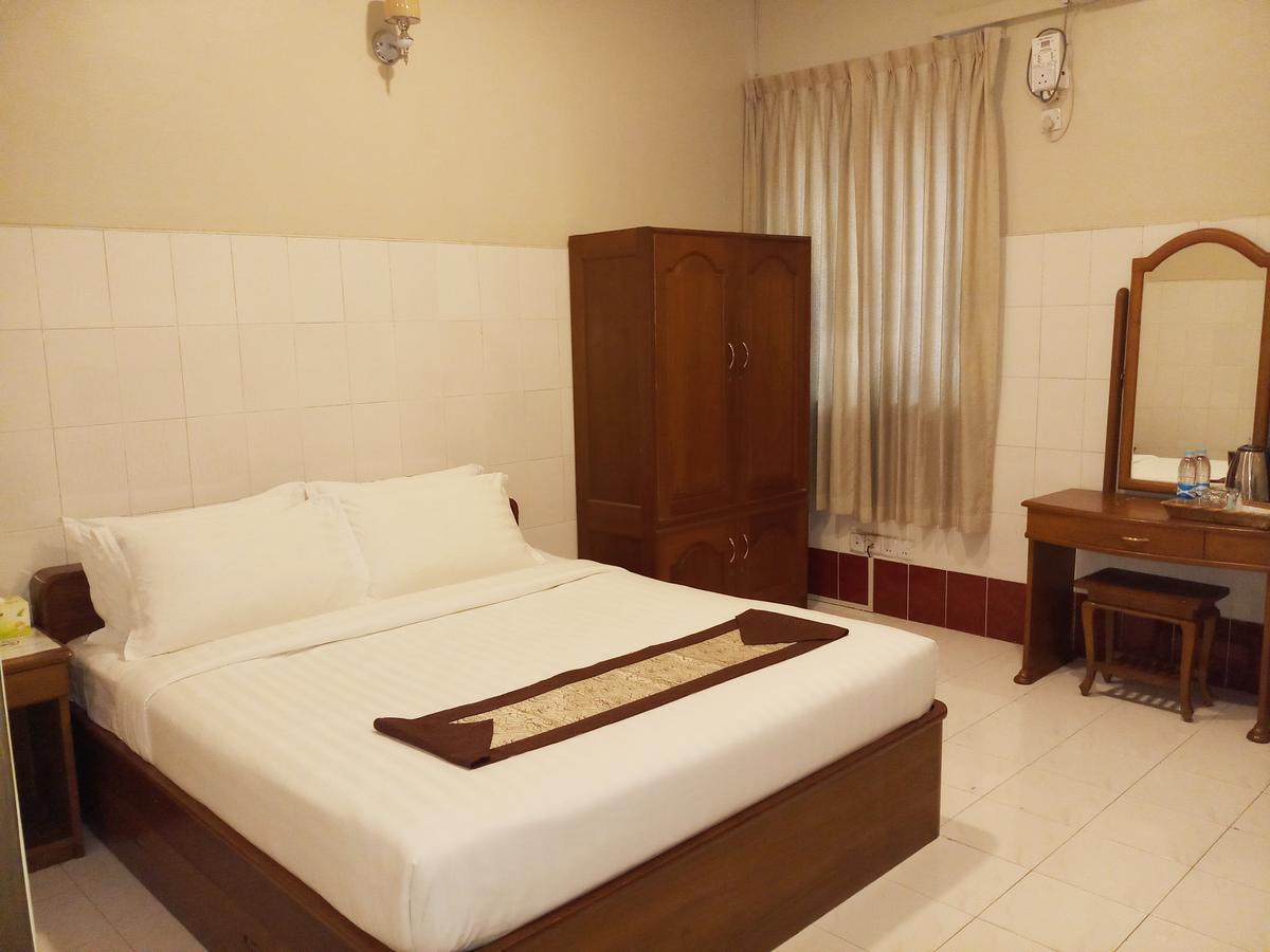 Ruby Garden Hotel Янгон Экстерьер фото