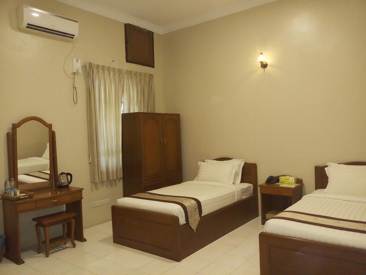 Ruby Garden Hotel Янгон Экстерьер фото